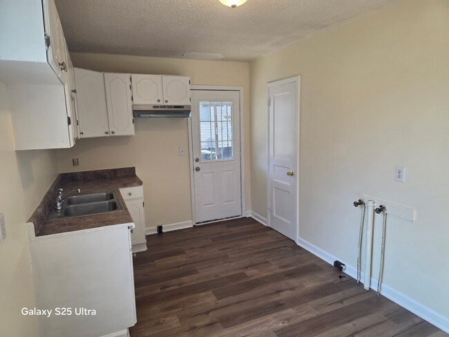 Building Photo - For Rent – 2 Bedroom, 1 Bathroom Home in Clarksville, TN