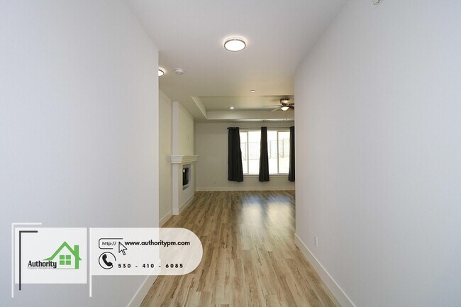 Building Photo - 951 Savona Ct