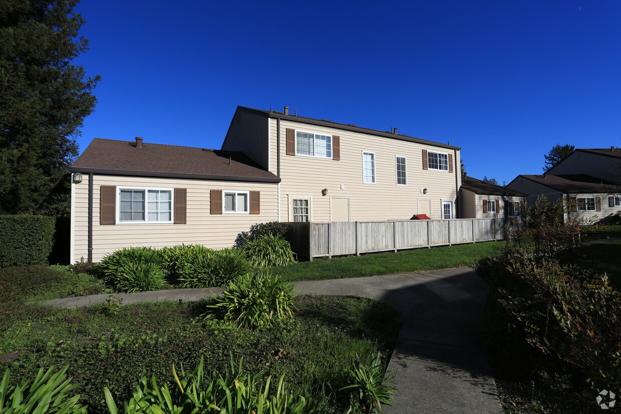Building Photo - 1652 Yardley St