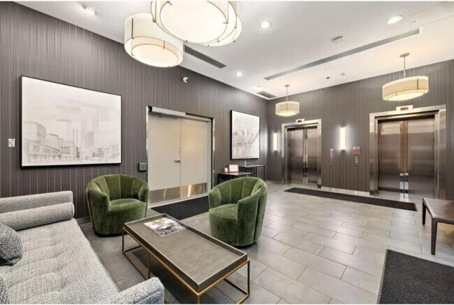 Lobby - 433 S 7th St