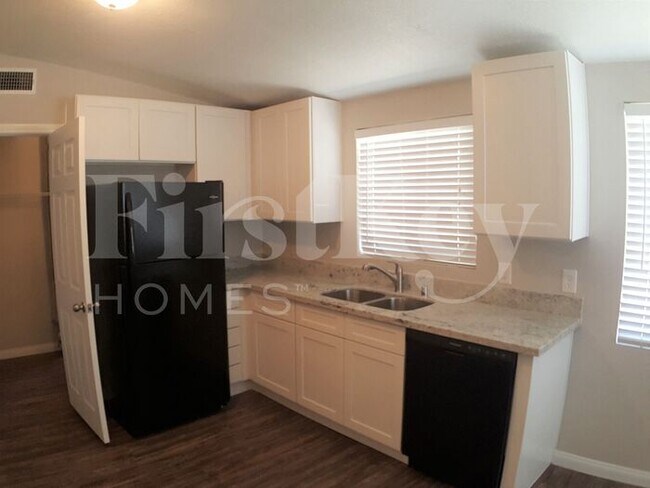Foto del edificio - 2317 Hassett Ave