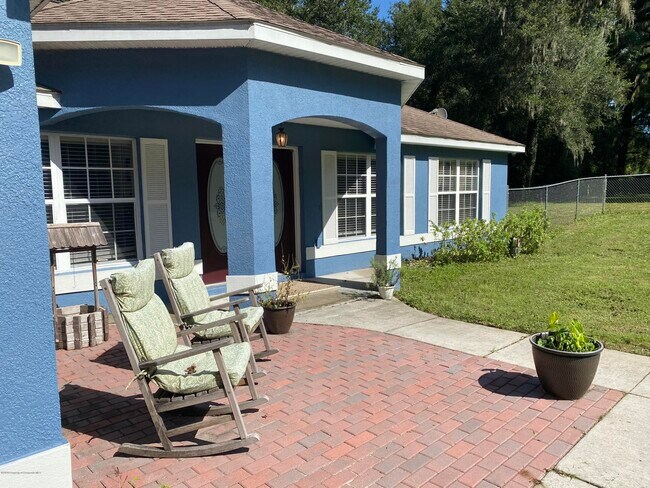 Foto del edificio - 6079 Spring Lake Hwy