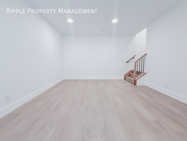 Building Photo - AMAZING 2 BEDS, 1 BATHS MULTIPLEX | AIR CONDITIONING & WINDOW COVERINGS