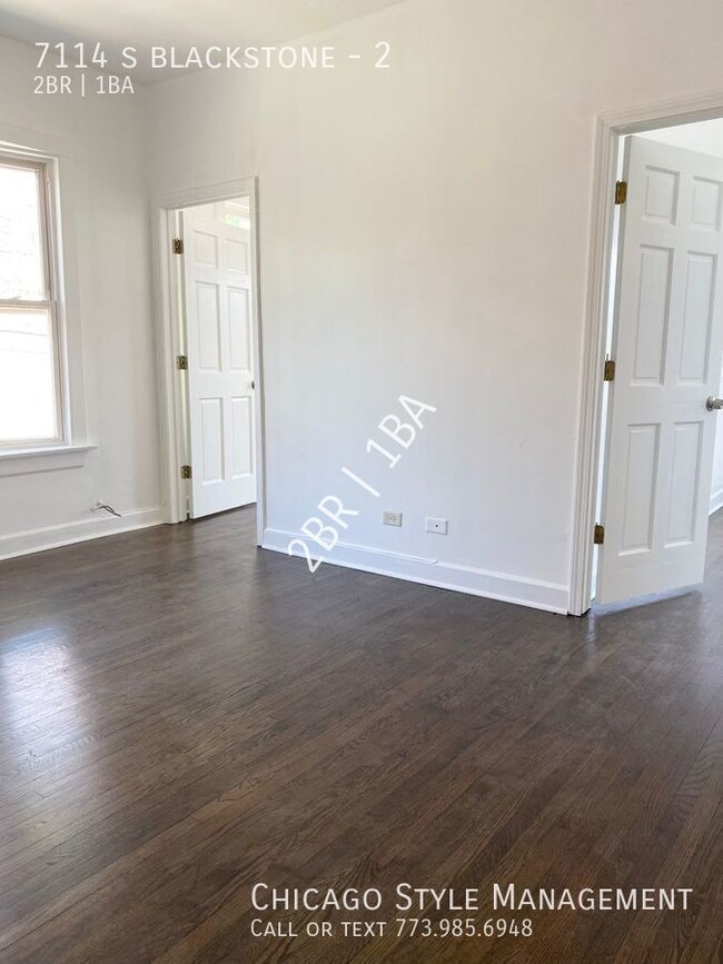 Building Photo - TOP floor living