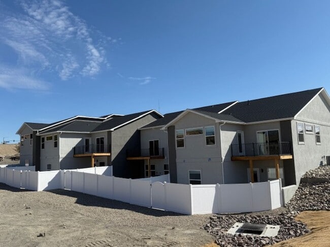 Building Photo - Available Now – Beautiful 3 Bed, 2.5 Bath Townhouse!!!