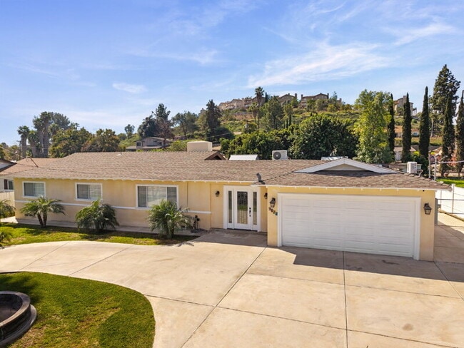 Building Photo - 1811 Greenfield Dr