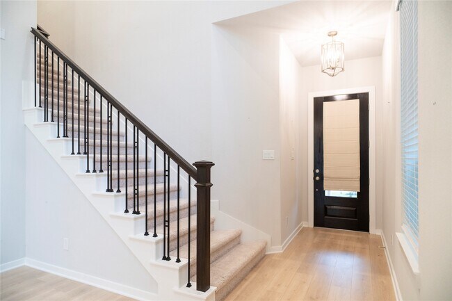 Foto del edificio - 6519 Bramble Cv Ln