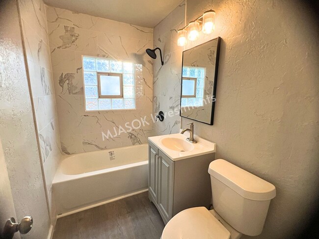 Foto del edificio - Fully Renovated 3 Bed Home | Stainless Appliances | Privacy Fence | Storage Shed | W/D Connections