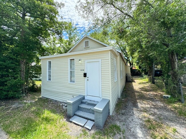 Building Photo - Renovated 3/2 for rent