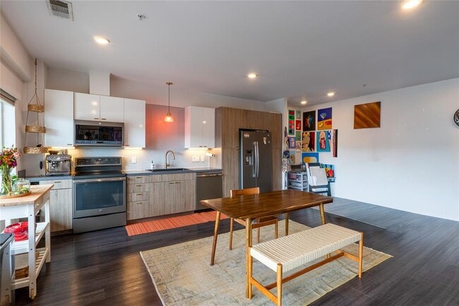 Building Photo - 4361 S Congress Ave