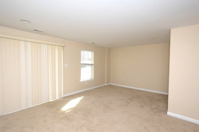 Foto del edificio - Exceptional 3-bedroom, 2.5-bathroom townhouse in the sought after community of The Villages at Cr...