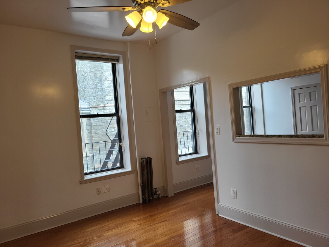 Primary Photo - 424 Degraw St