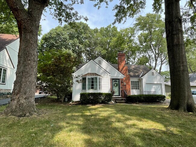 Building Photo - 2706 W 51st Ter