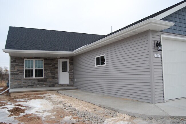 This side available for rent - N1720 Lily Of The Valley Dr