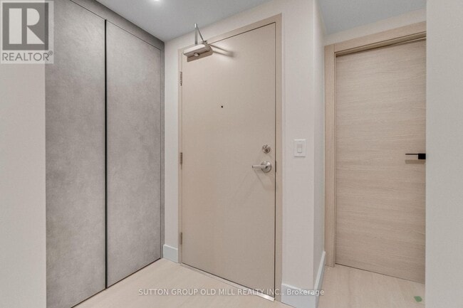 Building Photo - 625 Harvie Ave