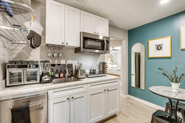 Foto del edificio - 6604 Oak St