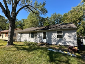 Building Photo - 239 S Marguerite Ave Building Photo - 239 S Marguerite Ave