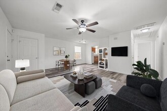 Building Photo - 212 N Wood St