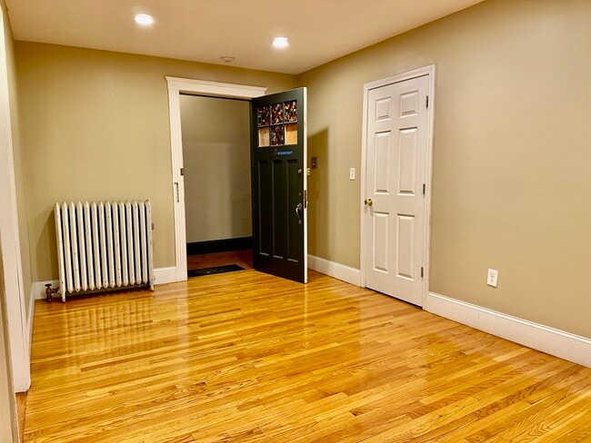 Building Photo - 74 Egmont St