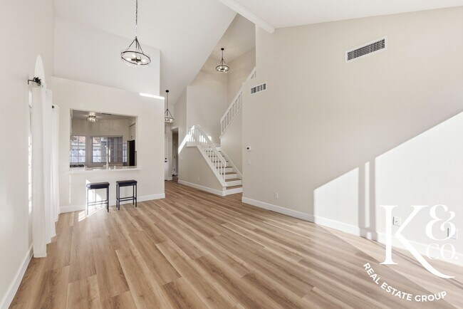 Building Photo - Relaxed Living in Oak Park with All the Up...