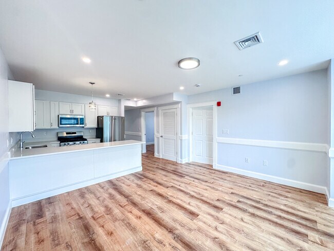 3 dormitorios - New Horizons Apartment