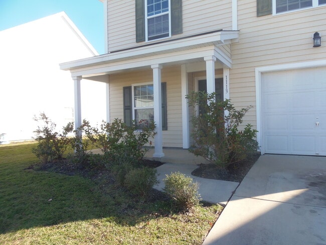 Building Photo - Gorgeous 2-Story Home