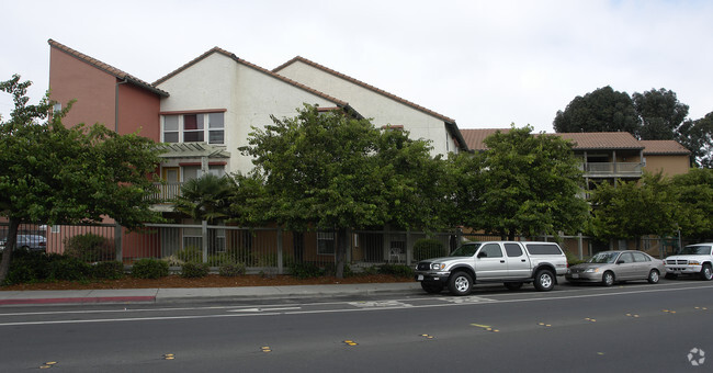 Foto del edificio - CHURCH LANE APARTMENTS