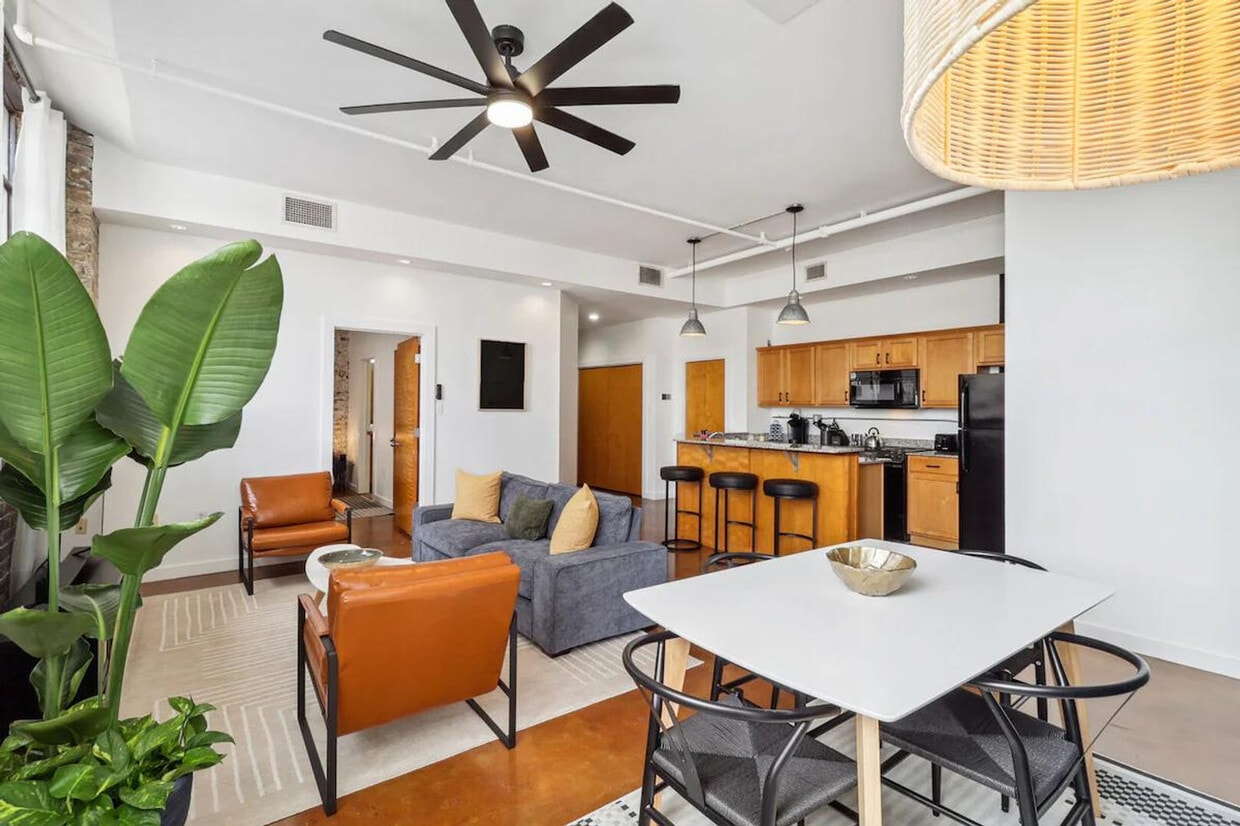 Foto principal - 840 St Charles Ave