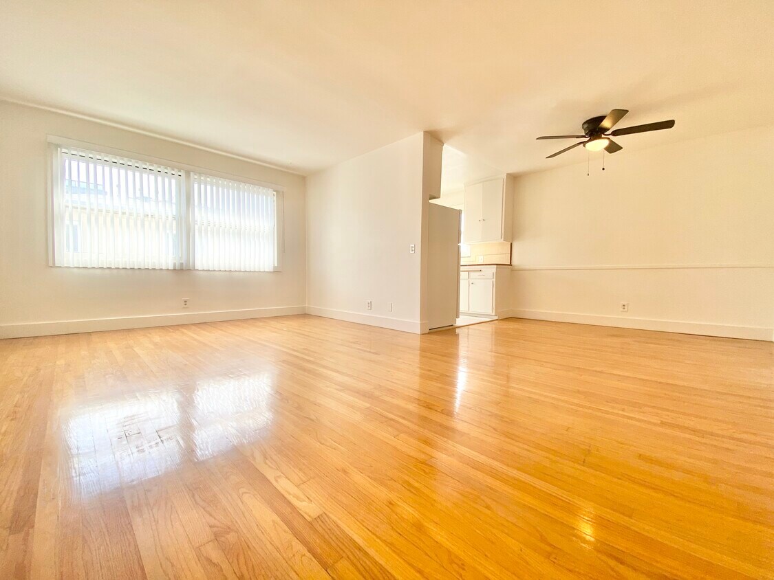 1146 S Sherbourne Dr Unit 4, Los Angeles, CA 90035 Room for Rent in