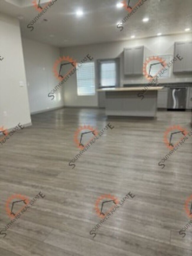 Building Photo - Beautiful 3 bedroom 2 bath brick home