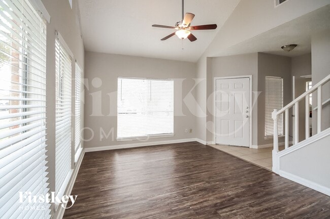 Foto del edificio - 10622 Lofty Pines Dr