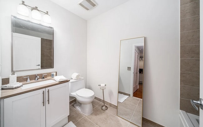 Foto del edificio - 2425 L St NW
