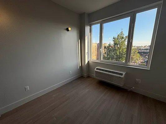 Foto del edificio - 2 bedroom in Bronx NY 10455