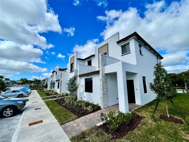 Building Photo - 3 br, 3 bath House - 531 NE 208th Ter