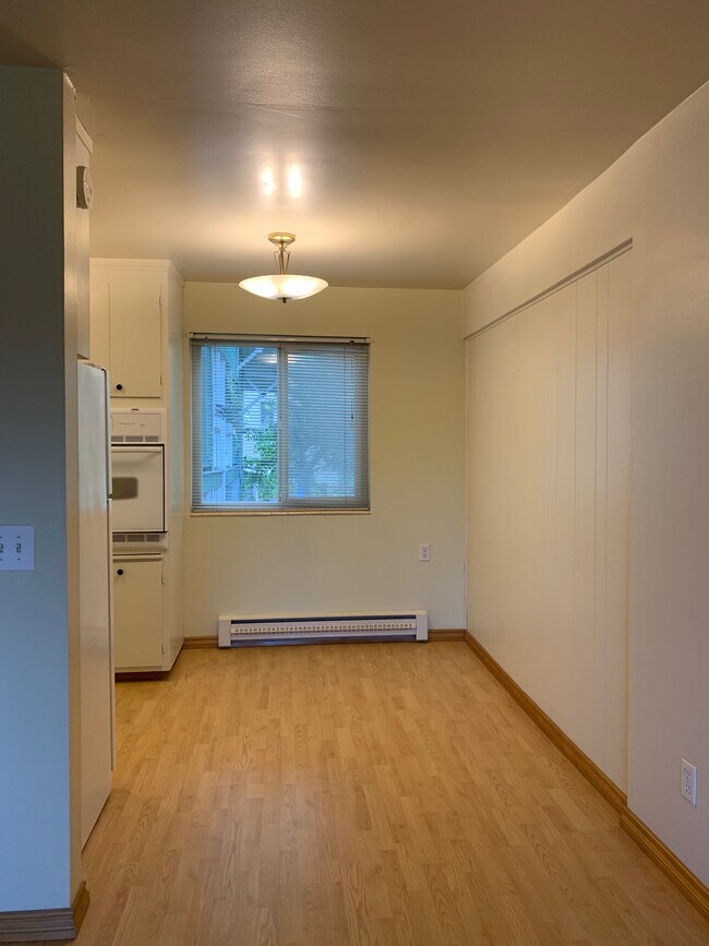 Building Photo - 2117 Nob Hill Ave N