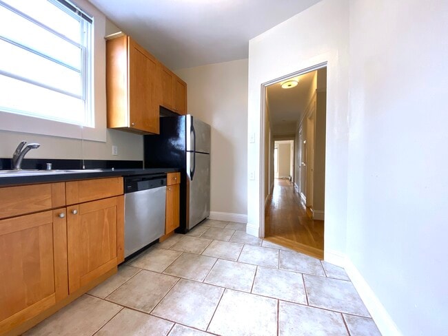 Building Photo - 3015 Van Ness Ave