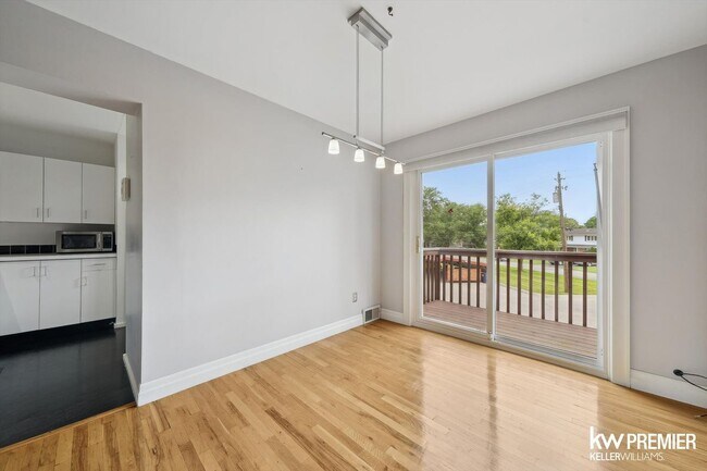 Foto del edificio - 42266 Woodward Ave