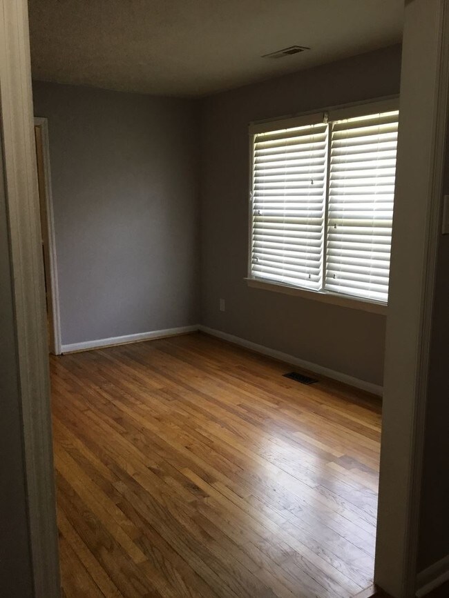 Foto del edificio - 4 br, 3 bath House - 585 Mt. Pleasant Road