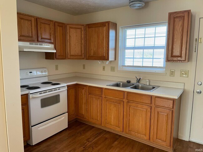 Foto del edificio - 5243 Raubs Ln