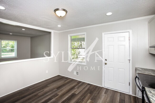 Foto del edificio - Prepare to fall in love with this 3 bedroo...