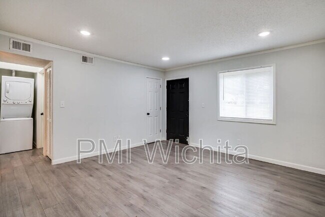 Foto del edificio - 420 W Mahoney Dr