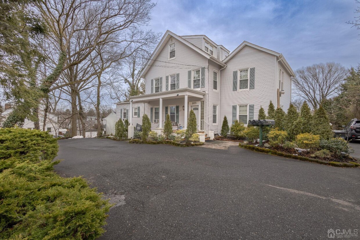 Foto principal - 203-203 Woodbridge Ave