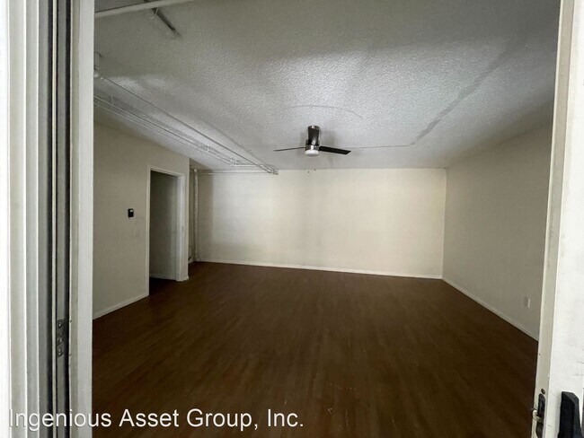 Building Photo - 3 br, 3 bath House - 15033 Sherman Way. #E