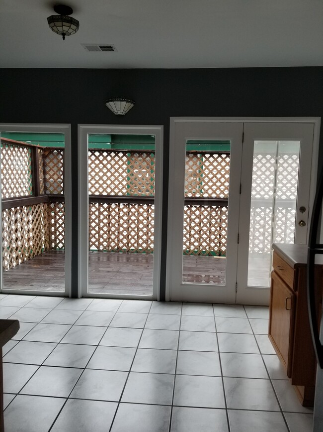 private deck - 2208 27th Ave S