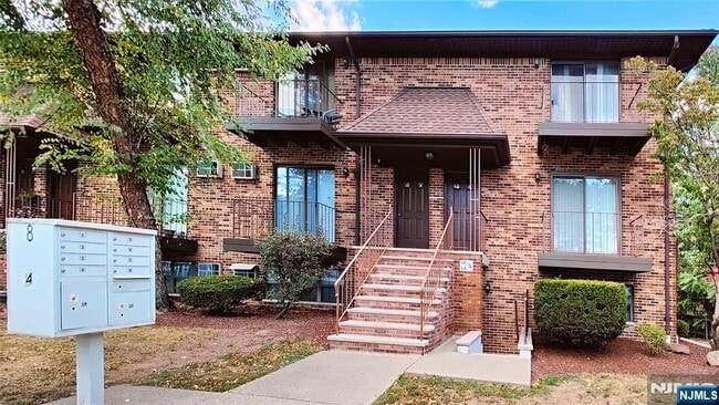 Foto del edificio - 8 Sewall Ave