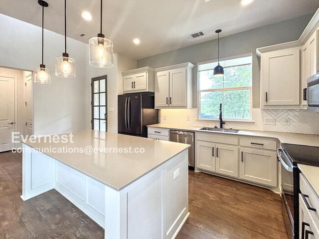 Building Photo - 14941 Running Deer Trail