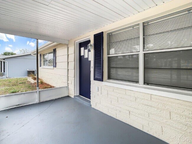 Foto del edificio - Check out this 3/1.5/1 1113 Sq. Ft. with UPDATED bathrooms and kitchen with GRANITE, LARGE backya...