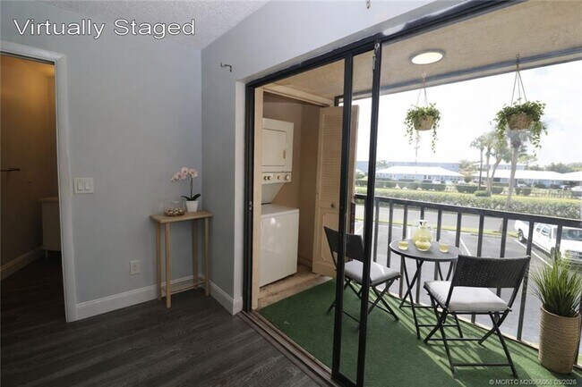 Foto del edificio - 2083 NE Collins Cir