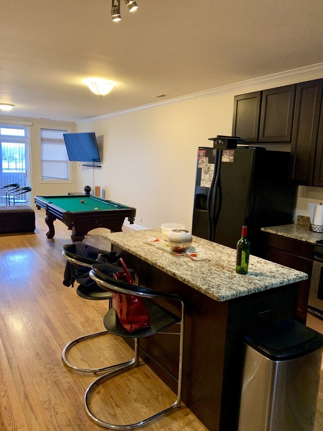 Foto del edificio - 2006 W Warren Blvd