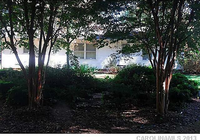 Foto del edificio - 4824 Farm Pond Ln